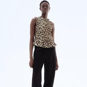 Hm leopard print sleeveless blouse